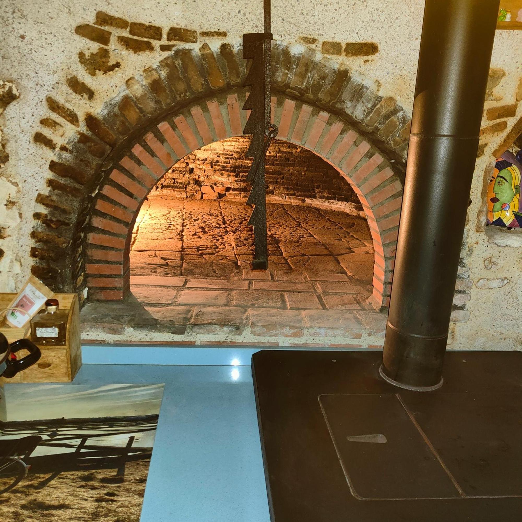 La Maison Bleue De Husseau Ancienne Ferme Semi-Troglodytique 18E Siecle Villa Монлюис-сюр-Лоар Екстериор снимка